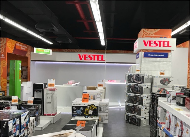 TV sergi duvarıyla Vestel showroom