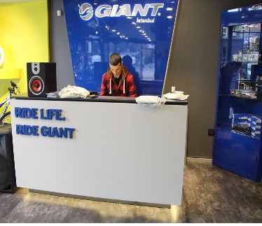 Giant Bicycles Retail Display