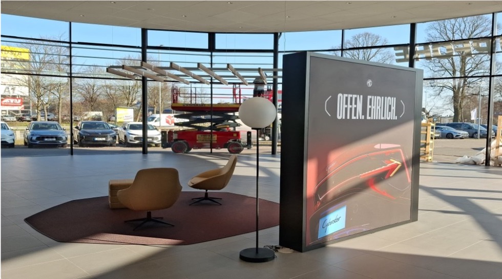 Fahrzeugdisplay-Plattform mit LED-Akzentbeleuchtung