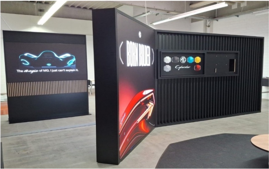 Verkaufsberatungsbereich mit digitalen Bildschirmen