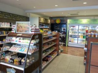 Zapfsäulenbereich mit Markenelementen