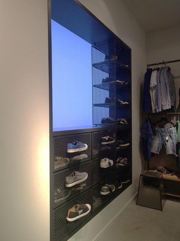 Ladenlayout mit Displayeinrichtungen